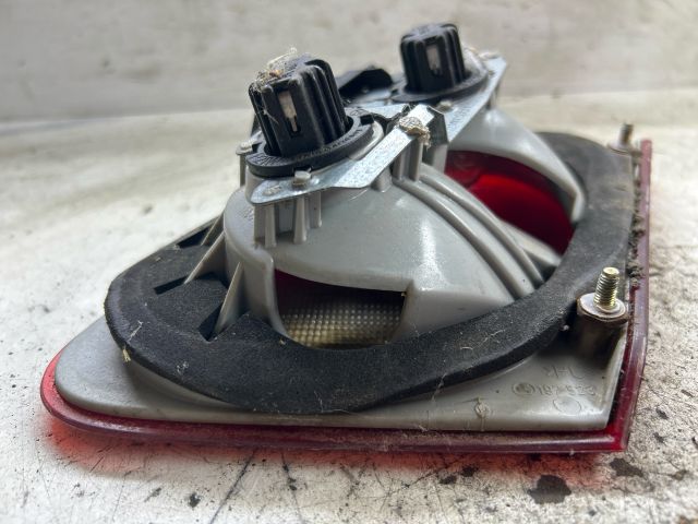 bontott MERCEDES-BENZ E-CLASS Bal Belső Hátsó Lámpa