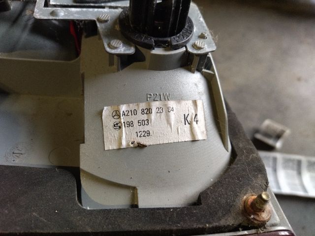 bontott MERCEDES-BENZ E-CLASS Bal Belső Hátsó Lámpa