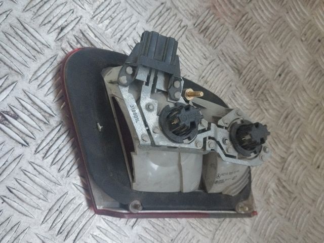 bontott MERCEDES-BENZ E-CLASS Bal Belső Hátsó Lámpa