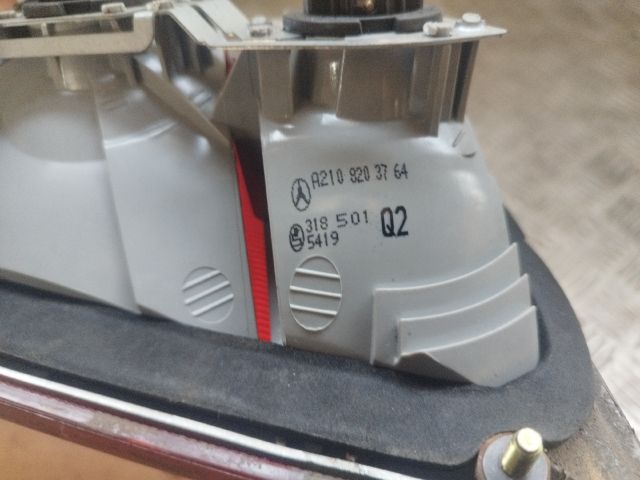 bontott MERCEDES-BENZ E-CLASS Bal Belső Hátsó Lámpa