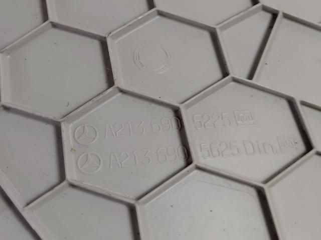 bontott MERCEDES-BENZ E-CLASS Bal C Oszlop Burkolat