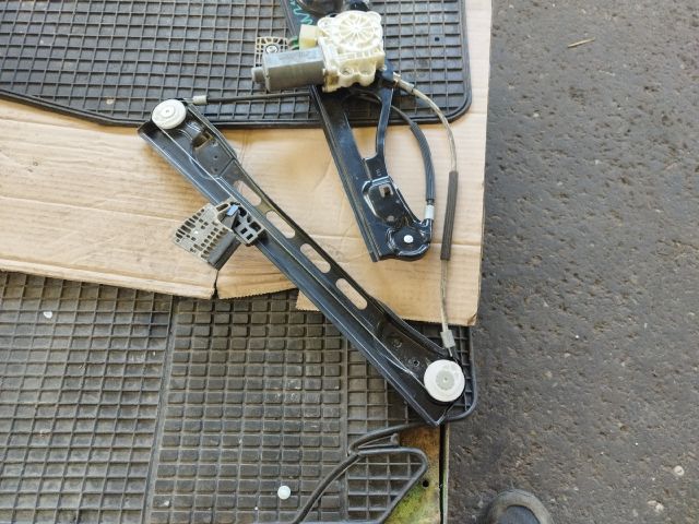 bontott MERCEDES-BENZ E-CLASS Bal első Ablakemelő Szerkezet (Elektromos)