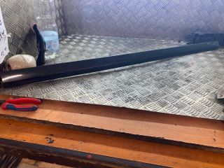 bontott MERCEDES-BENZ E-CLASS Bal első Ajtó Díszléc