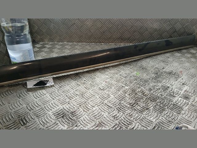 bontott MERCEDES-BENZ E-CLASS Bal első Ajtó Díszléc