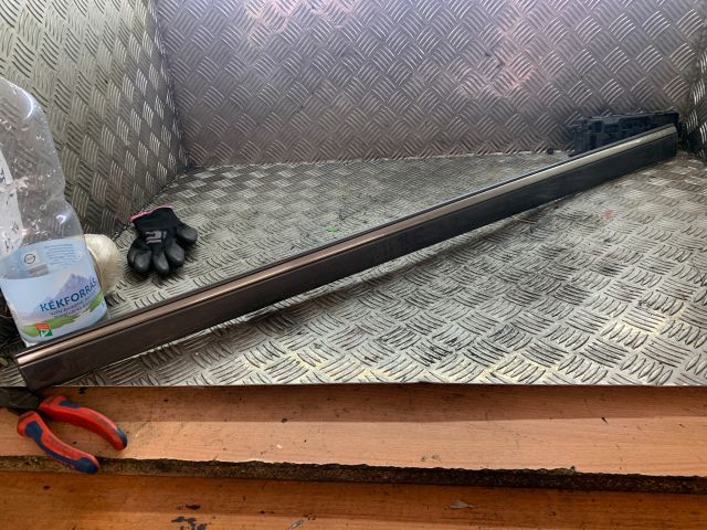 bontott MERCEDES-BENZ E-CLASS Bal első Ajtó Díszléc