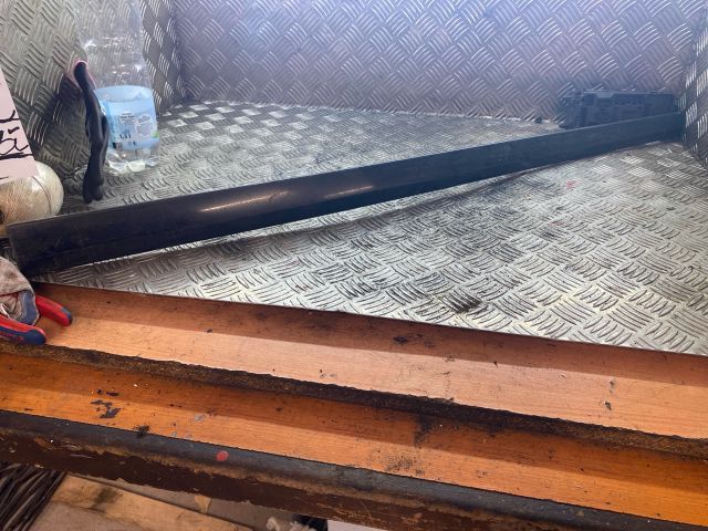 bontott MERCEDES-BENZ E-CLASS Bal első Ajtó Díszléc