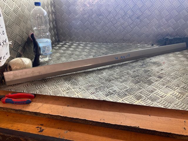 bontott MERCEDES-BENZ E-CLASS Bal első Ajtó Díszléc