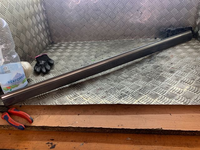 bontott MERCEDES-BENZ E-CLASS Bal első Ajtó Díszléc