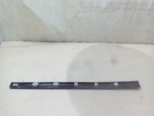 bontott MERCEDES-BENZ E-CLASS Bal első Ajtó Díszléc