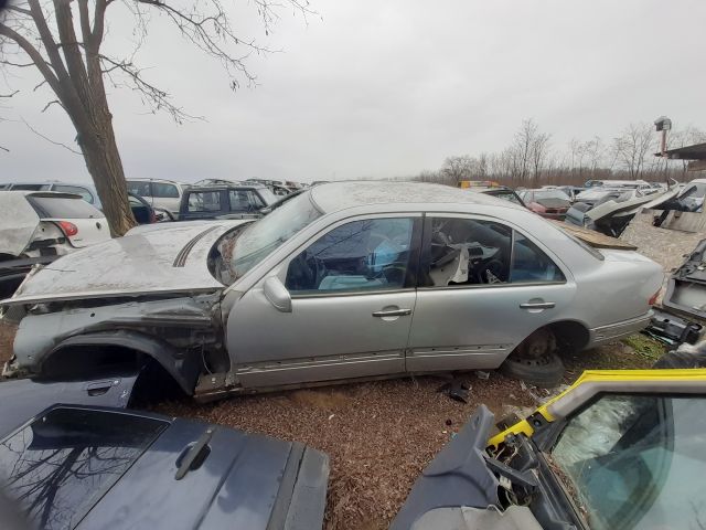 bontott MERCEDES-BENZ E-CLASS Bal első Ajtó Díszléc