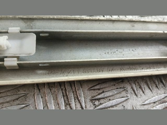 bontott MERCEDES-BENZ E-CLASS Bal első Ajtó Díszléc