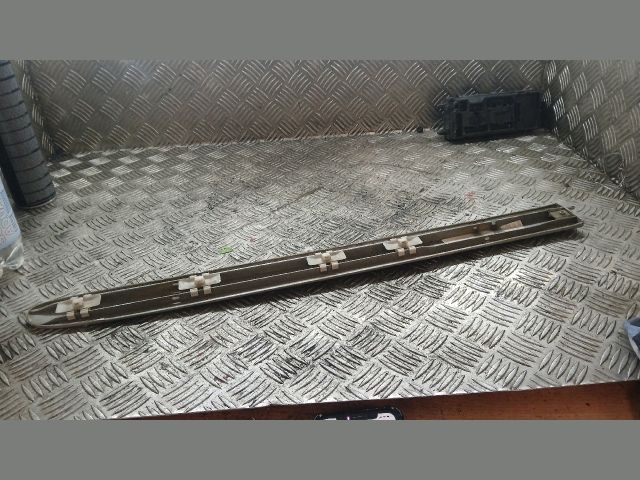 bontott MERCEDES-BENZ E-CLASS Bal első Ajtó Díszléc