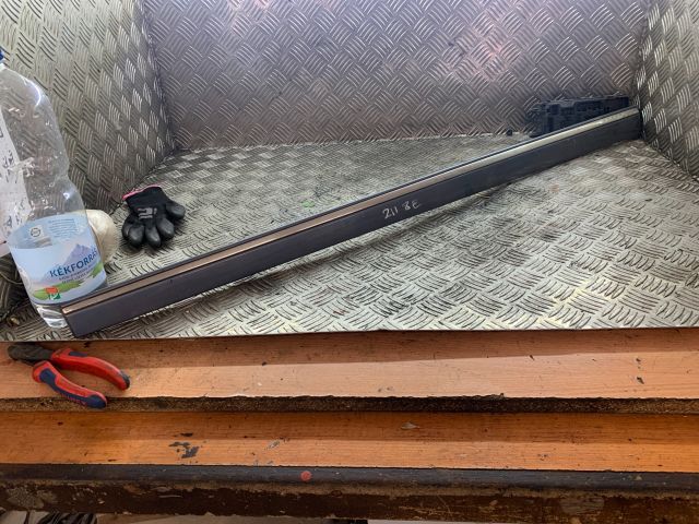 bontott MERCEDES-BENZ E-CLASS Bal első Ajtó Díszléc