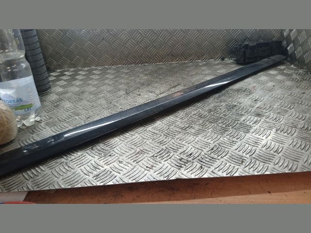 bontott MERCEDES-BENZ E-CLASS Bal első Ajtó Díszléc