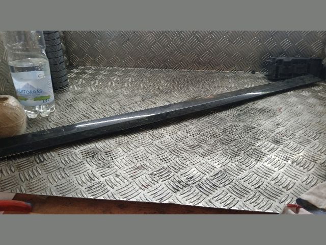 bontott MERCEDES-BENZ E-CLASS Bal első Ajtó Díszléc