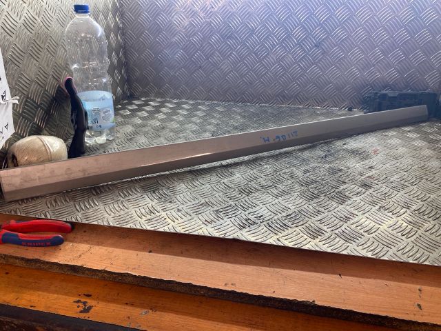 bontott MERCEDES-BENZ E-CLASS Bal első Ajtó Díszléc