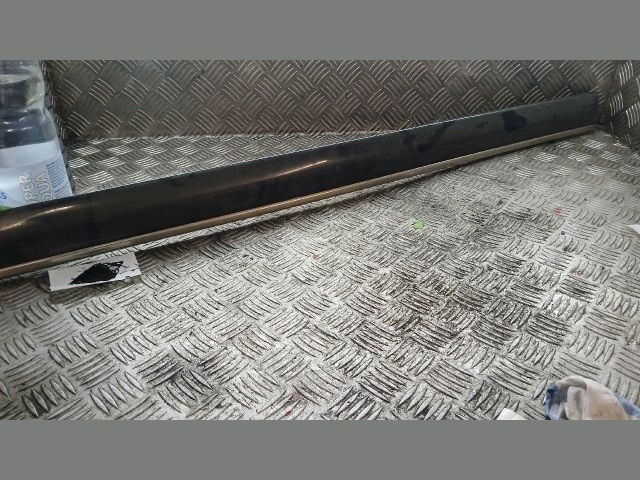 bontott MERCEDES-BENZ E-CLASS Bal első Ajtó Díszléc