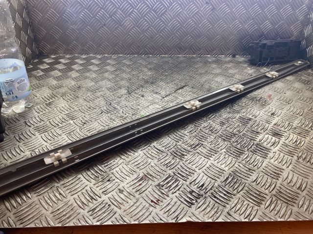 bontott MERCEDES-BENZ E-CLASS Bal első Ajtó Díszléc