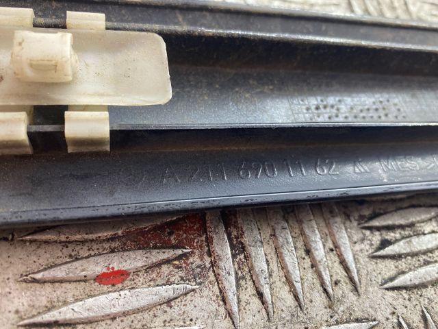 bontott MERCEDES-BENZ E-CLASS Bal első Ajtó Díszléc