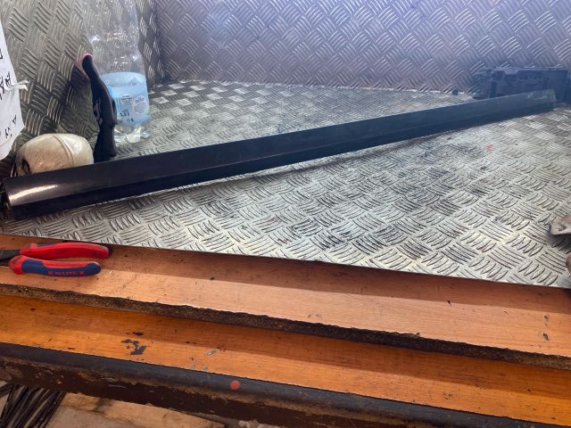 bontott MERCEDES-BENZ E-CLASS Bal első Ajtó Díszléc