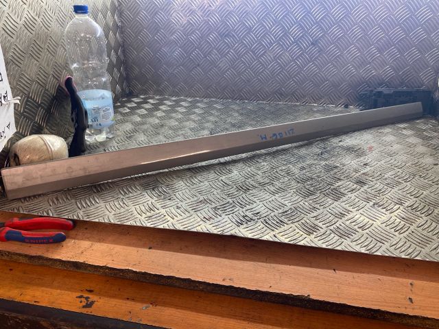 bontott MERCEDES-BENZ E-CLASS Bal első Ajtó Díszléc