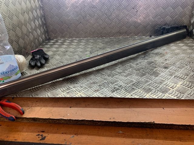 bontott MERCEDES-BENZ E-CLASS Bal első Ajtó Díszléc