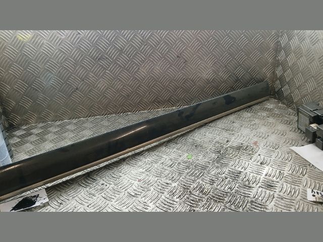 bontott MERCEDES-BENZ E-CLASS Bal első Ajtó Díszléc