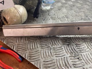 bontott MERCEDES-BENZ E-CLASS Bal első Ajtó Díszléc