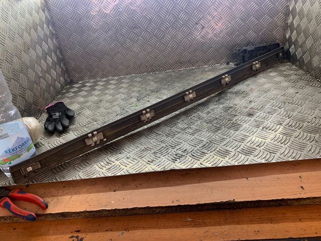 bontott MERCEDES-BENZ E-CLASS Bal első Ajtó Díszléc