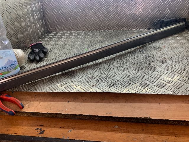 bontott MERCEDES-BENZ E-CLASS Bal első Ajtó Díszléc