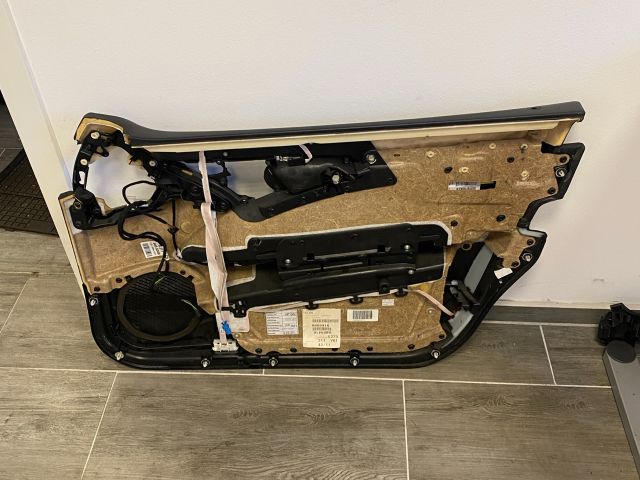 bontott MERCEDES-BENZ E-CLASS Bal első Ajtó Kárpit