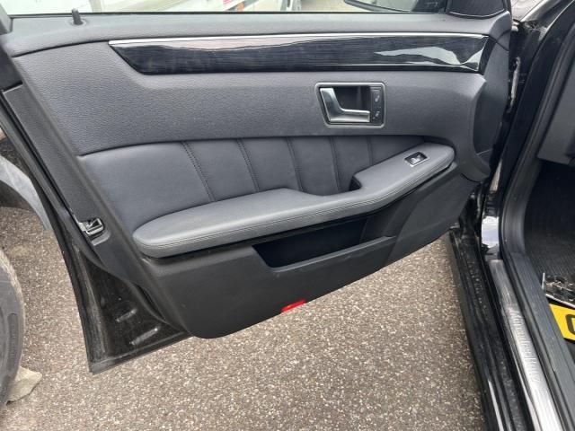 bontott MERCEDES-BENZ E-CLASS Bal első Ajtó Kárpit