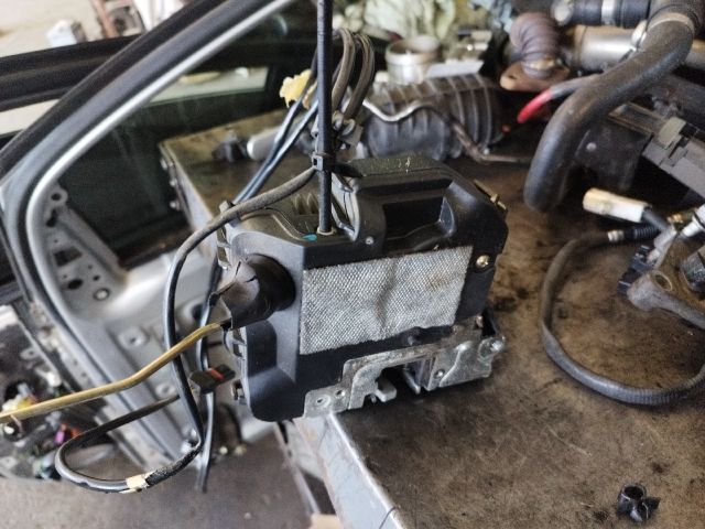 bontott MERCEDES-BENZ E-CLASS Bal első Ajtózár