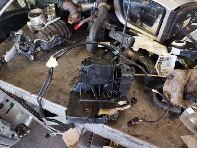 bontott MERCEDES-BENZ E-CLASS Bal első Ajtózár