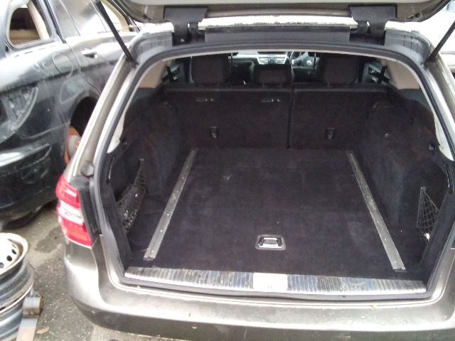 bontott MERCEDES-BENZ E-CLASS Bal első Fejtámla