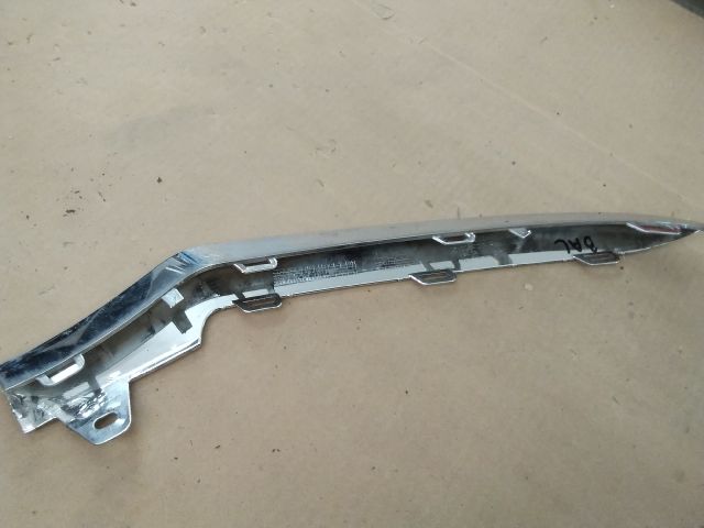 bontott MERCEDES-BENZ E-CLASS Bal első Lökhárító Díszléc