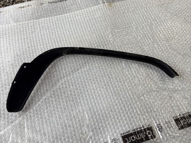 bontott MERCEDES-BENZ E-CLASS Bal első Lökhárító Díszléc