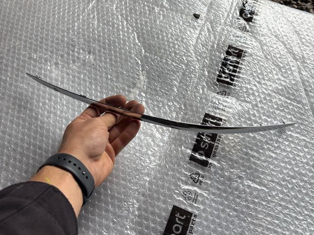 bontott MERCEDES-BENZ E-CLASS Bal első Lökhárító Díszléc