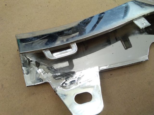 bontott MERCEDES-BENZ E-CLASS Bal első Lökhárító Díszléc