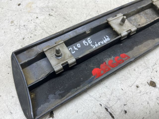 bontott MERCEDES-BENZ E-CLASS Bal első Sárvédő Díszléc