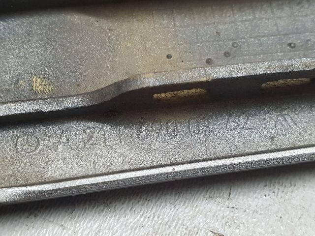 bontott MERCEDES-BENZ E-CLASS Bal első Sárvédő Díszléc