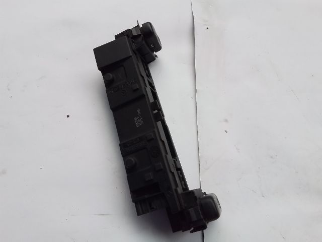 bontott MERCEDES-BENZ E-CLASS Bal első Ülésfűtés Kapcsoló