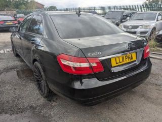 bontott MERCEDES-BENZ E-CLASS Bal első Zárbetét