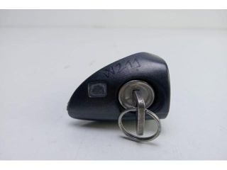 bontott MERCEDES-BENZ E-CLASS Bal első Zárbetét