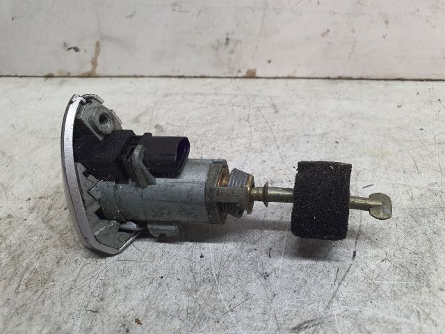 bontott MERCEDES-BENZ E-CLASS Bal első Zárbetét