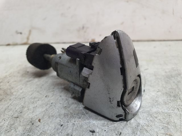 bontott MERCEDES-BENZ E-CLASS Bal első Zárbetét