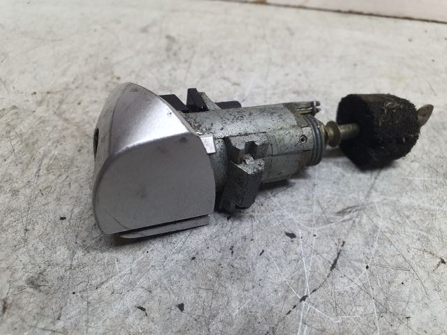 bontott MERCEDES-BENZ E-CLASS Bal első Zárbetét