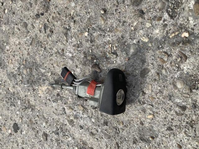 bontott MERCEDES-BENZ E-CLASS Bal első Zárbetét