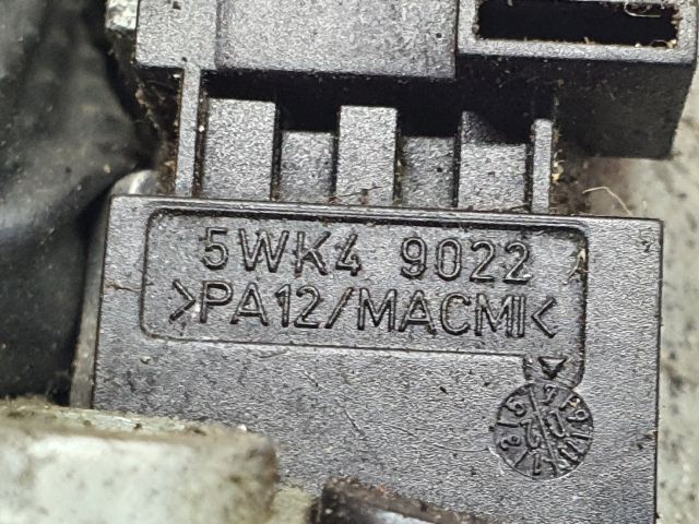 bontott MERCEDES-BENZ E-CLASS Bal első Zárbetét