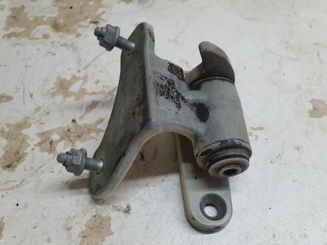 bontott MERCEDES-BENZ E-CLASS Bal első Zsanér